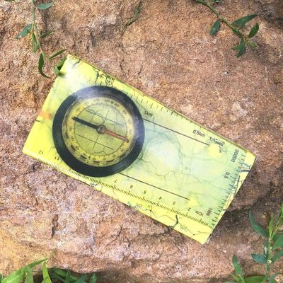 Draagbaar digitaal magnetisch kompas voor outdoor mini multifunctionele kamperen Aanpasbaar